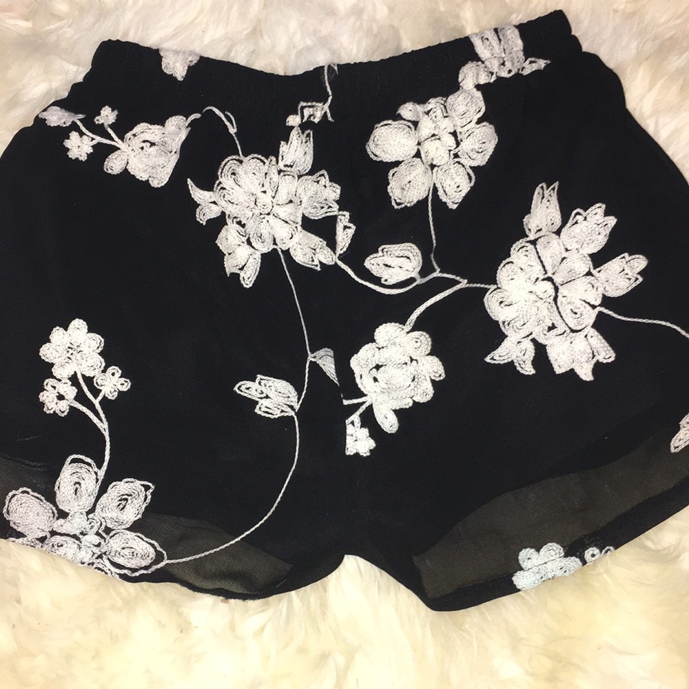 Shorts with mesh and floral design🌺
